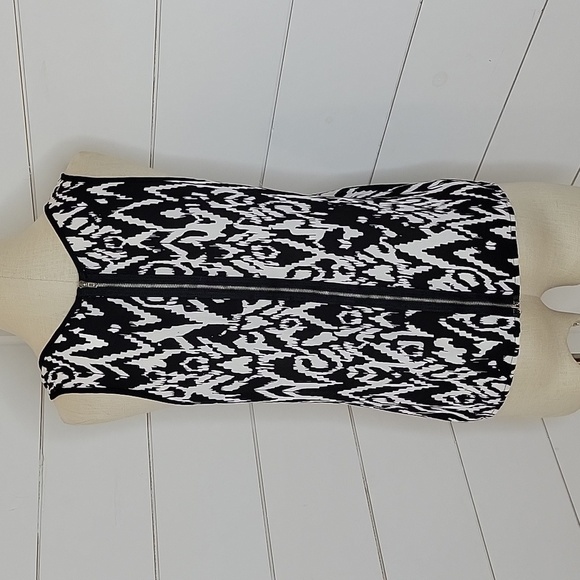 Society Girl small black and white print with colorful embroidery tank top - Picture 2 of 6